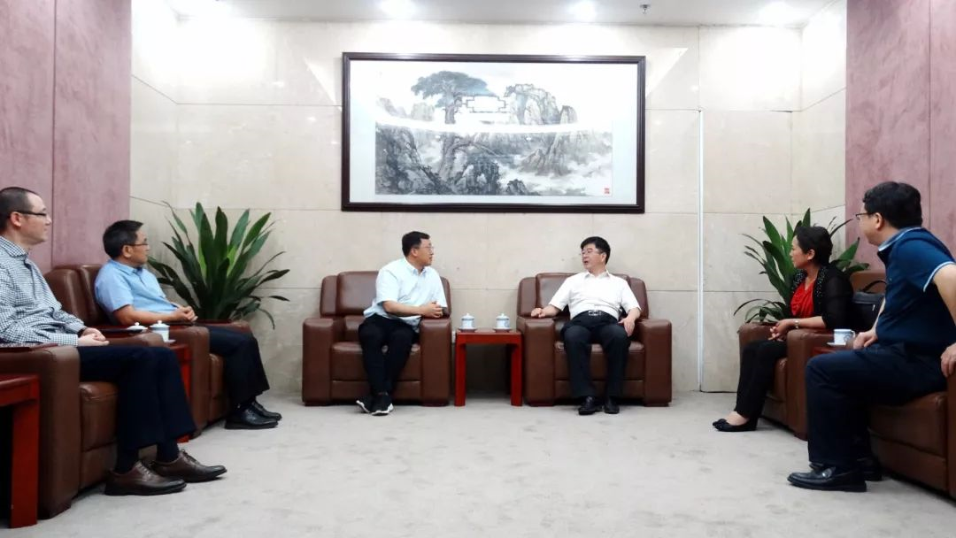 镇雄县委书记翟玉龙与西南大学党委书记深入洽谈合作办学事宜