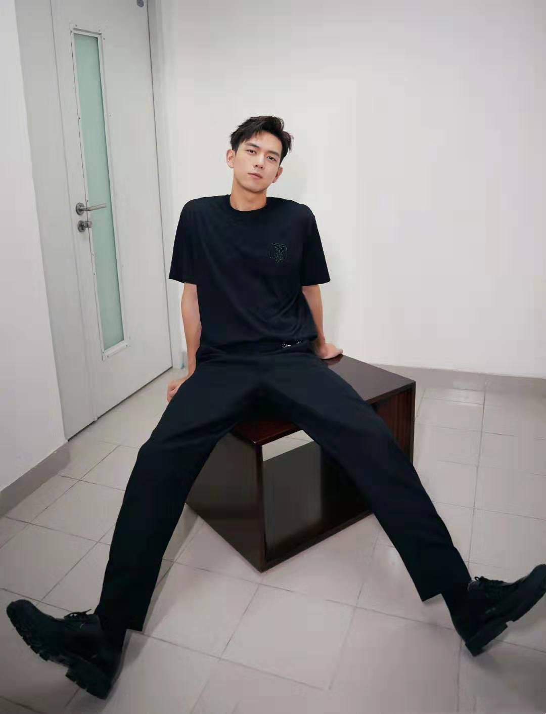 韩商言的人和车你选哪个男生当然选车那可是jeep牧马人