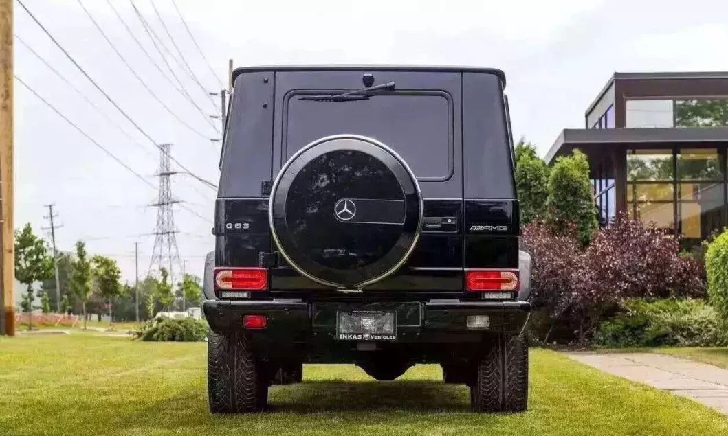 枪林弹雨中依然可潇洒前行的奔驰g级加长版防弹车,价值980万