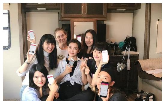 贾乃亮心情大好！深夜给员工清购物车，为一人买107件商品