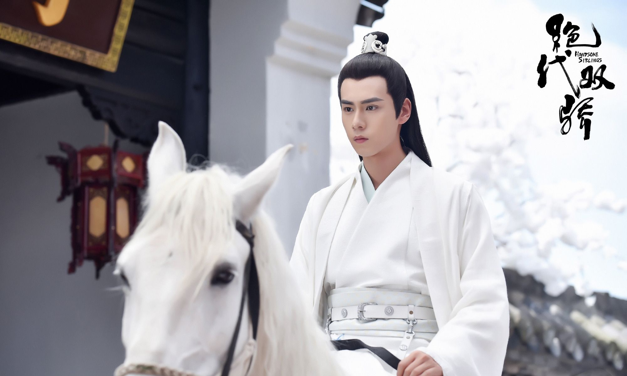 但也有网友说胡一天古装不好,缺点全暴露了,还是比较适合现代装.你觉