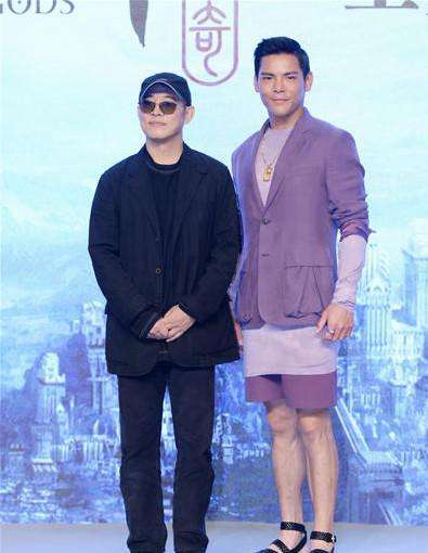 向佐究竟有多高?节目显示其身高187厘米,有人曝料才178厘米