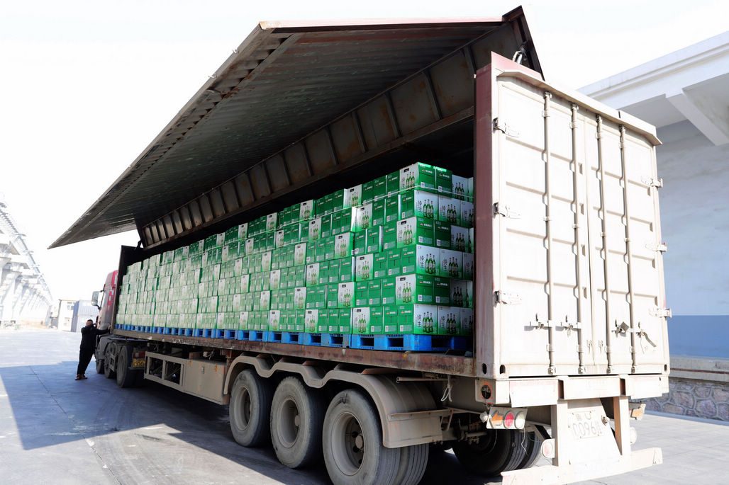 另一种春运青岛啤酒抄近道漂洋过海48小时进入东北市民餐桌