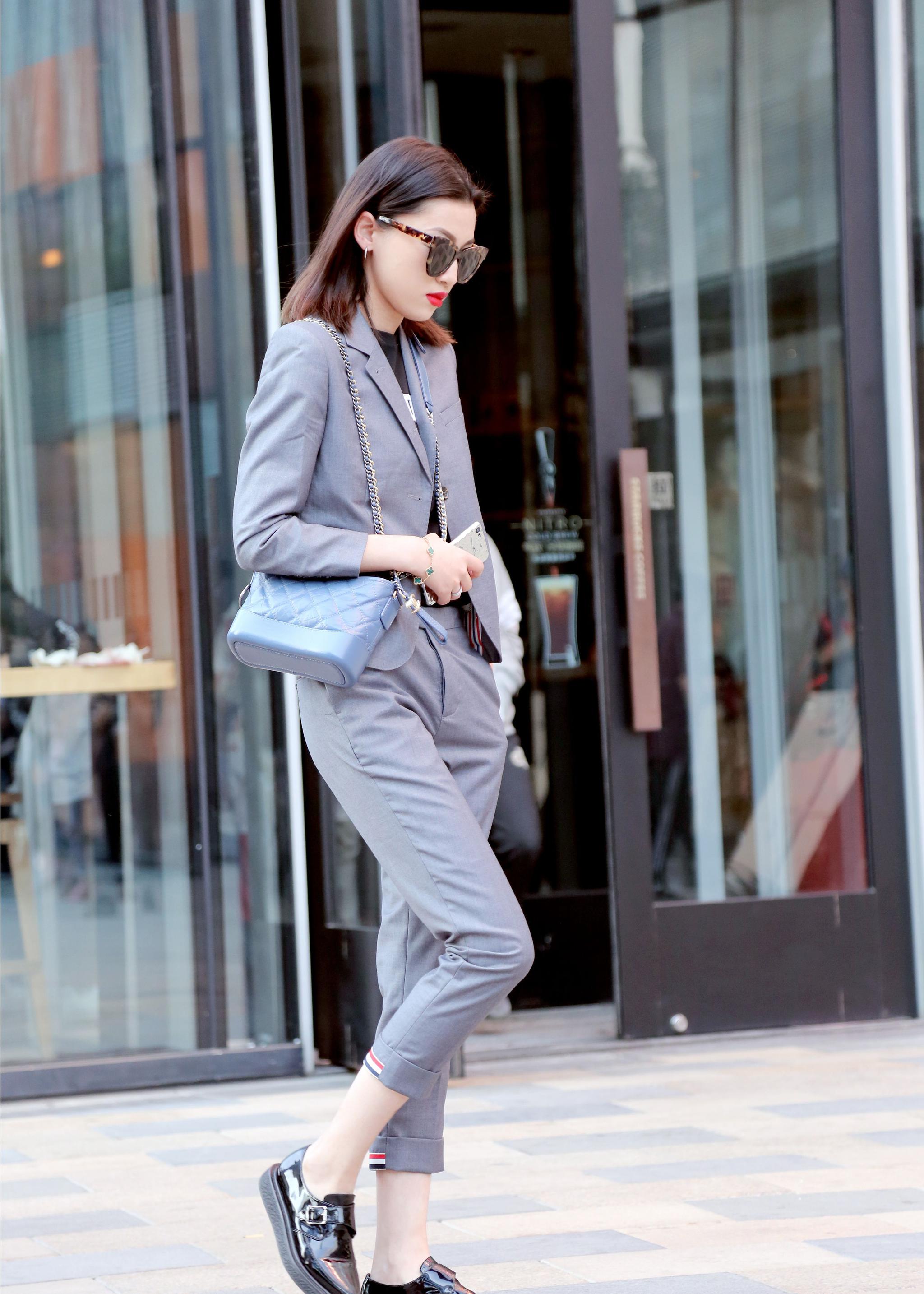 街拍:图3霸道总裁,图5火热辣妈,图6一看就是有钱人家的女儿!