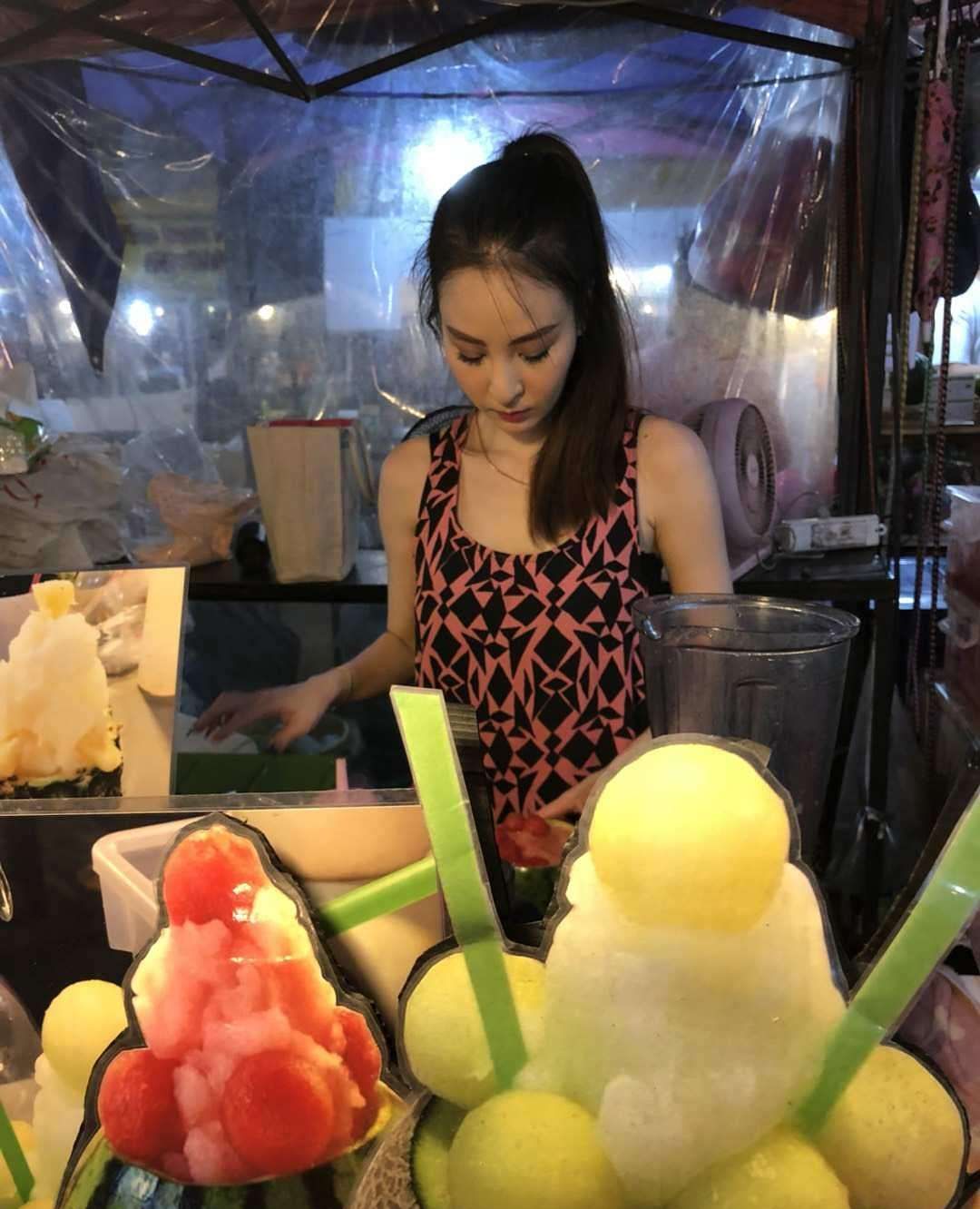 泰国夜市老板娘很苦恼,为什么中国游客,只爱拍照却不买东西呢?