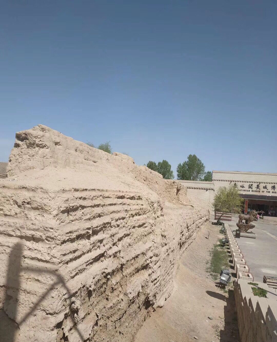 嘉峪关号称“天下第一雄关”,是明长城的最西端的关口,地势险要