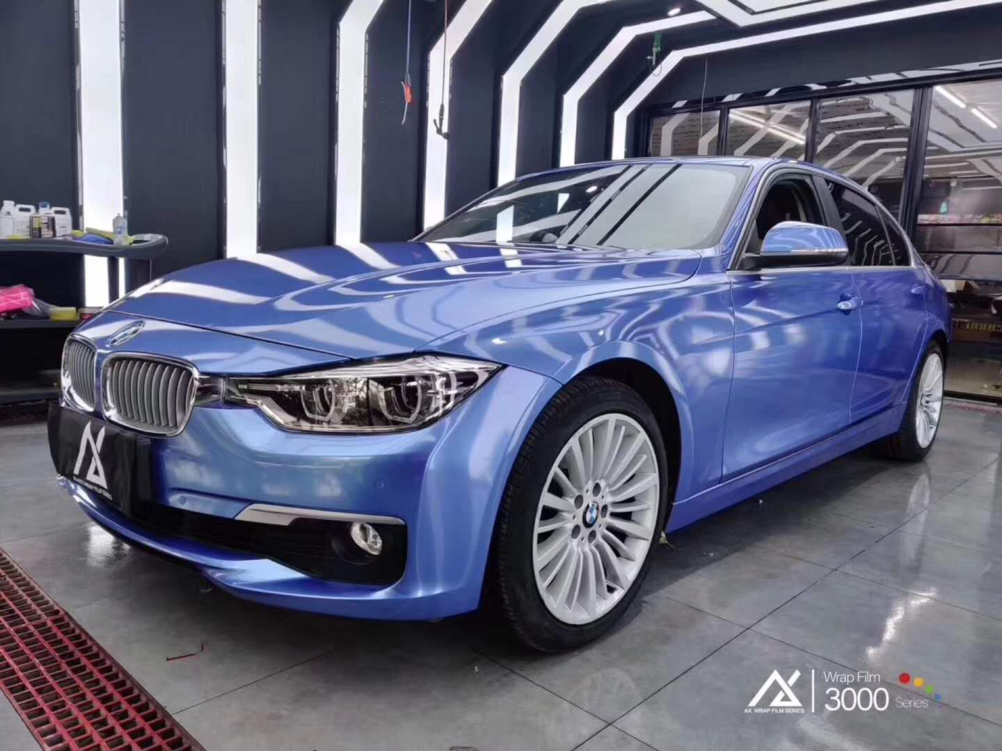 这种颜色简单大气,比白色的有品味多了,沐浴在这种调调的蓝色下,整个