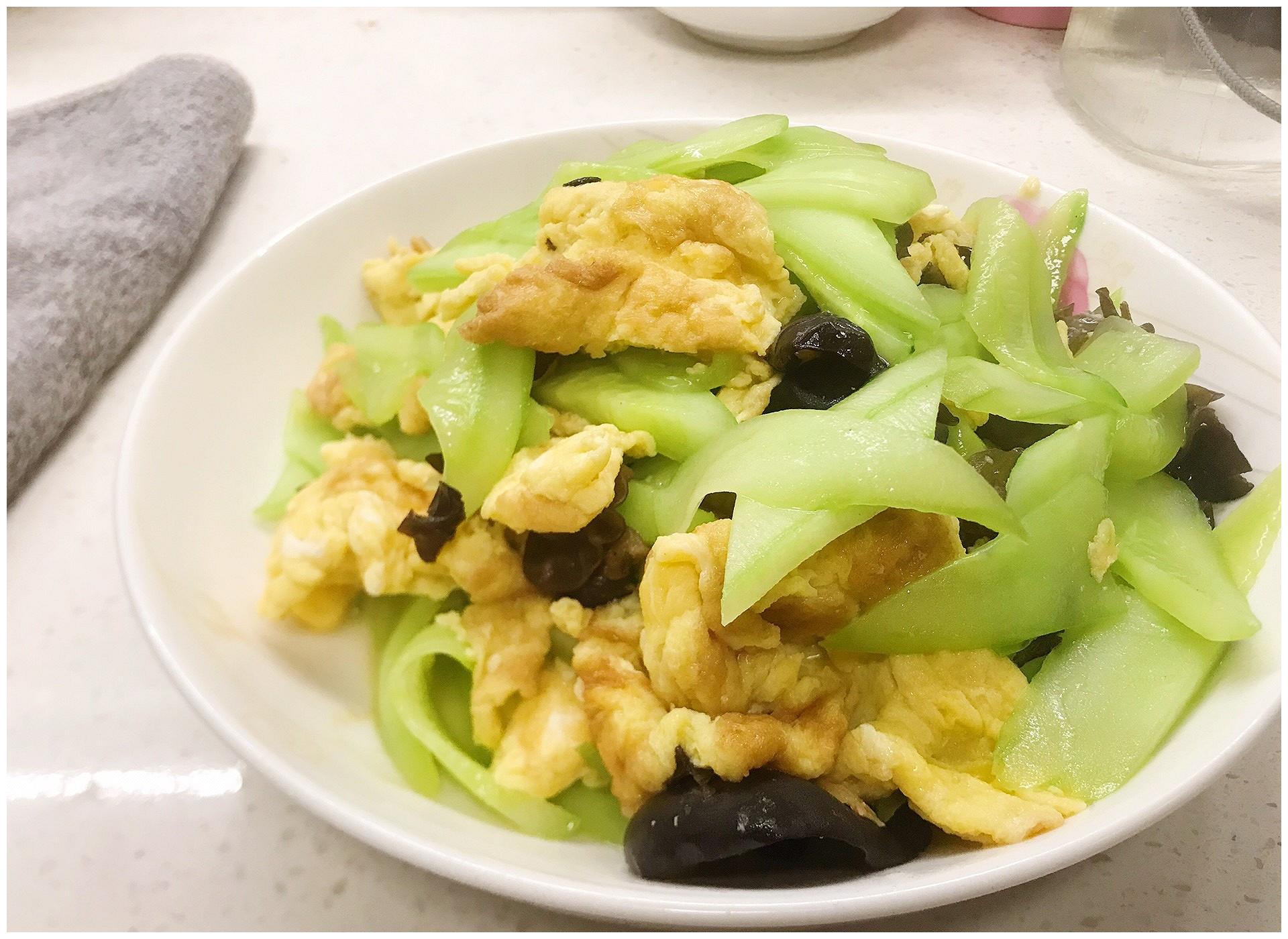 办公室必备便当复工营养快手菜之黄瓜木耳炒鸡蛋