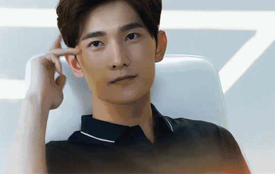 易烊千玺的挑眉杀,鹿晗杨洋的眨眼杀,张艺兴的抬眼杀,谁最撩?