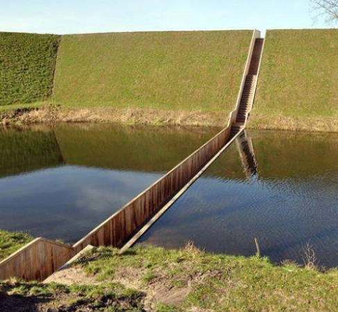 荷兰有一座"隐形桥"只因当时工人将图纸拿反,却300年不淹