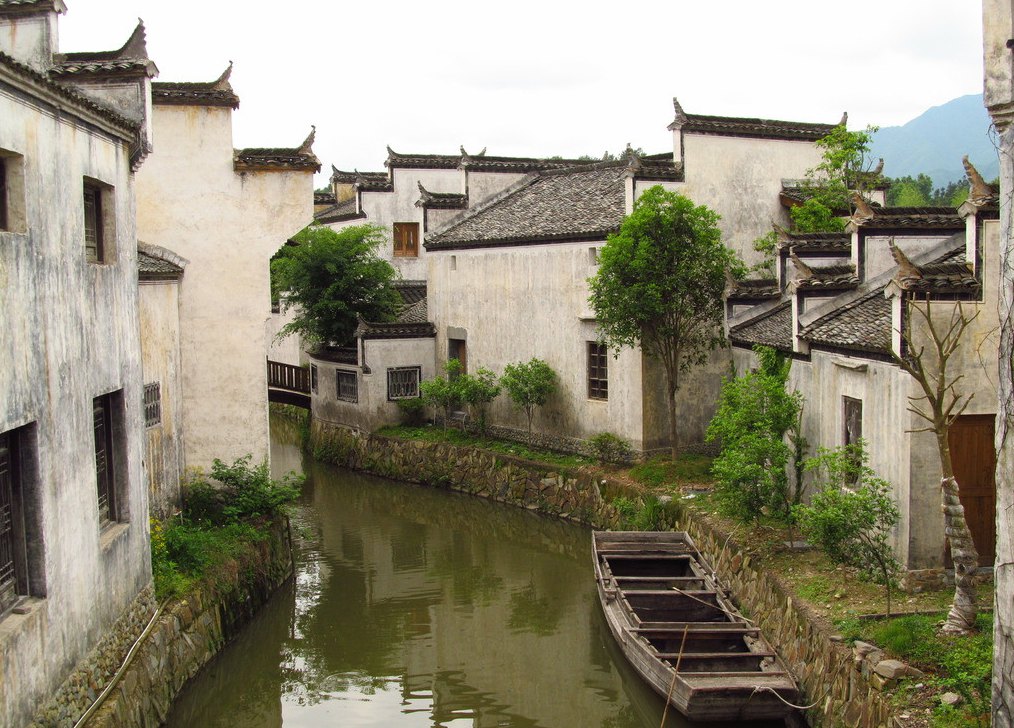 西递宏村位于安徽省黄山市黟县被誉为画中的村庄