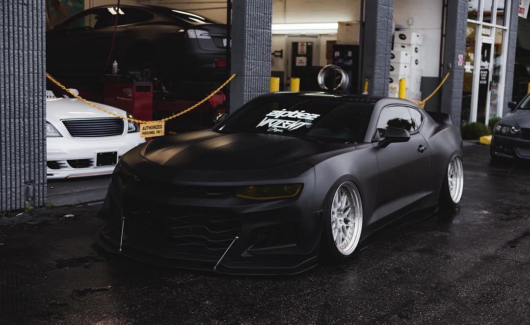 全黑雪佛兰科迈罗!