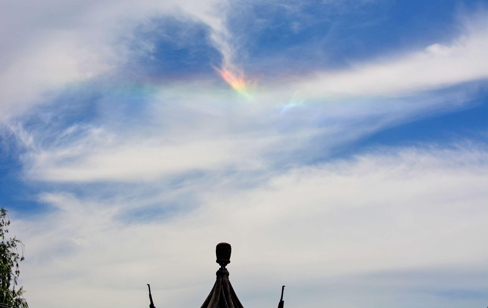 严家桥古村落上空的七彩祥云