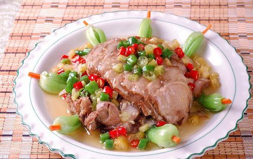 1 / 6 酱爆驼乌肾:鸵鸟肉,配料话你得准备洋葱和鲜红椒.