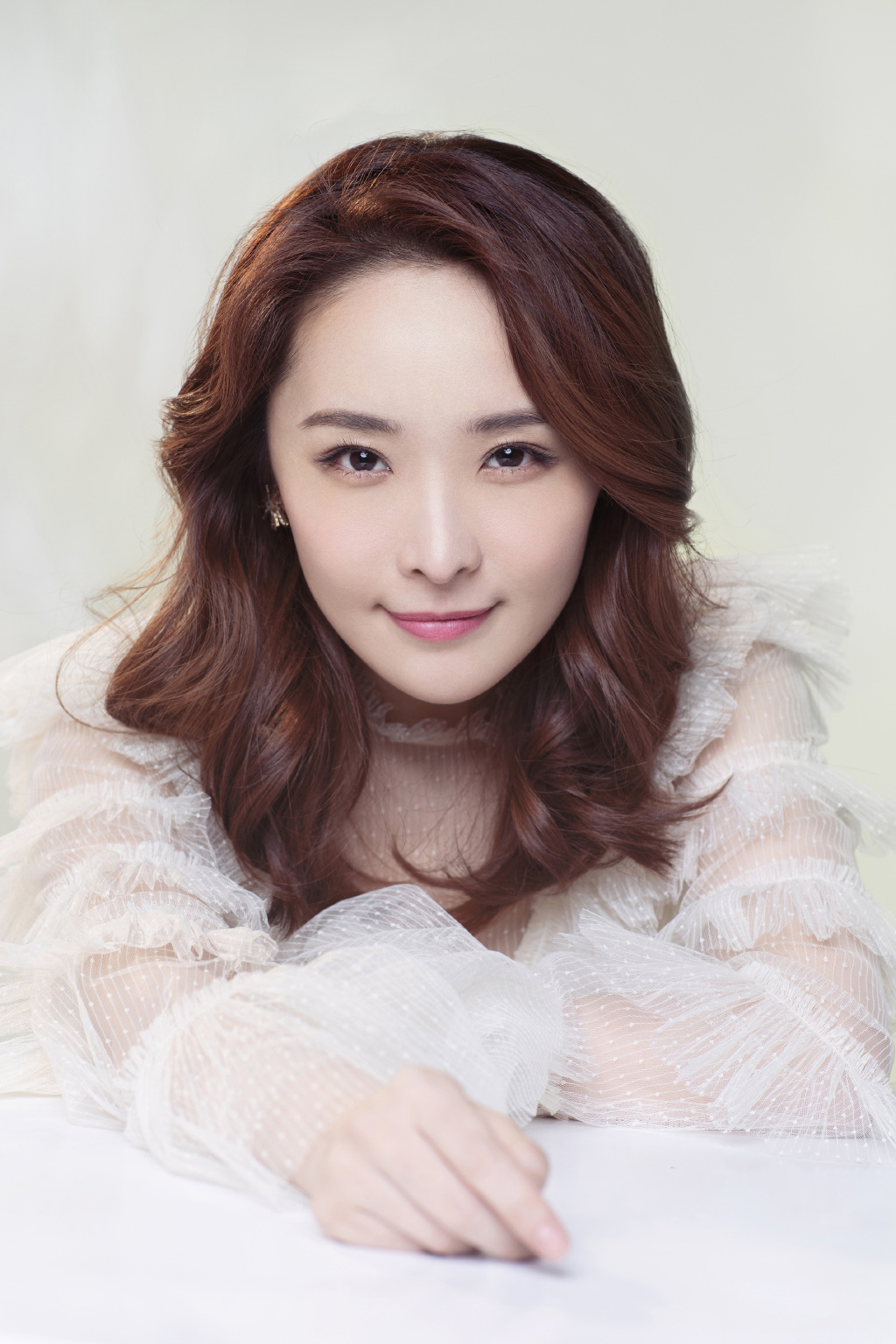 李曼知性优雅,粉嫩甜美,清纯靓丽!