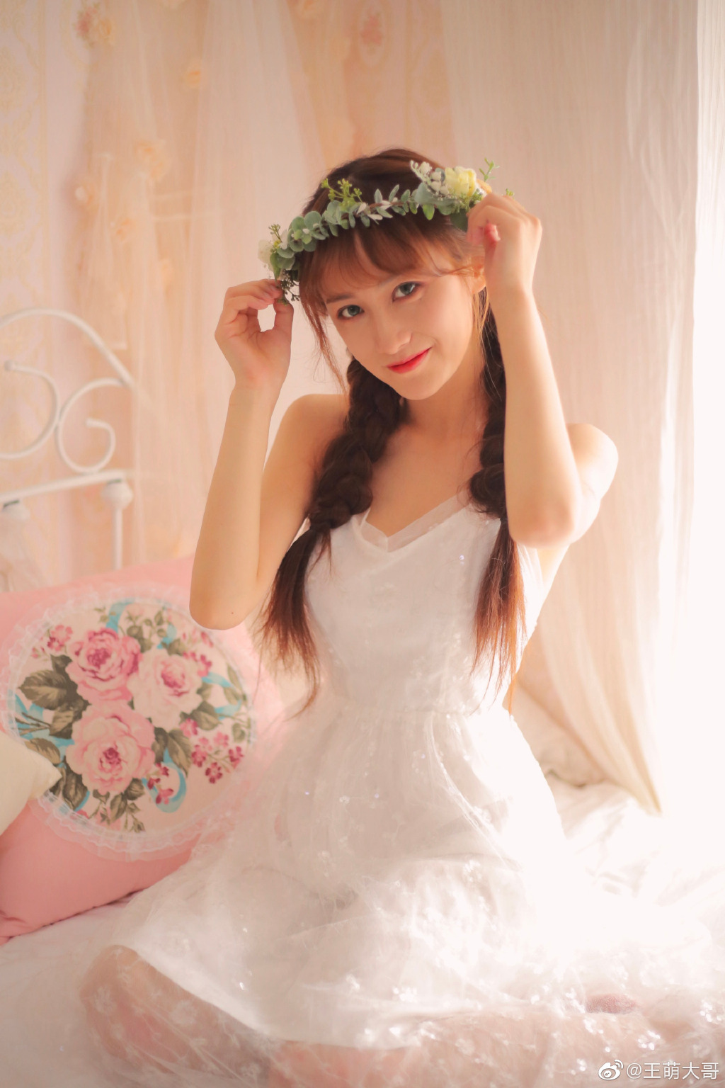 英雄联盟rng美女主持人王萌迷人写真美照