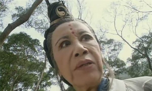 5个“灭绝师太”,94版师太是童年阴影,图五是“最美灭绝师太”
