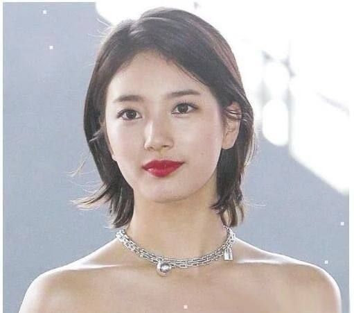 今年流行什么短发发型?剪成不过肩短发造型,效果却依然好看!