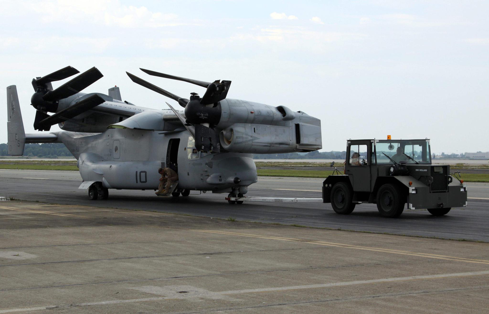 最终研制出了外形相对科幻的mv-22鱼鹰倾转旋翼运输机