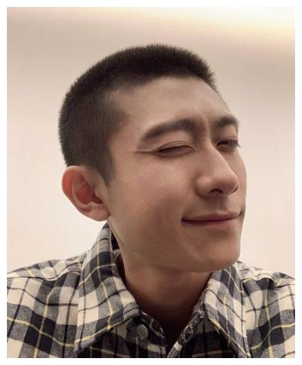 男明星的寸头帅炸了!李现,王源,胡歌,陈伟霆……谁更好看?