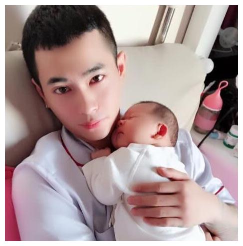 吴迪晒出女儿照片,千万粉丝祝福,吴迪才是快手网红最后的赢家