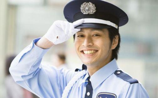 我国什么级别的警察才能穿白衬褂市公安局长可以穿吗