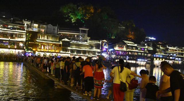 凤凰古城|渡桥|心跳_新浪新闻