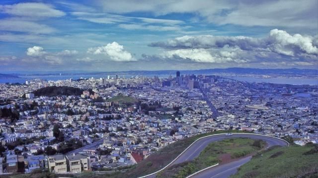 每座城市 都会有一个欣赏城市夜景的地方 旧金山应该就是双子峰 每座城市 都会有一个欣赏城市夜景的地方 旧金山应该就是双子峰