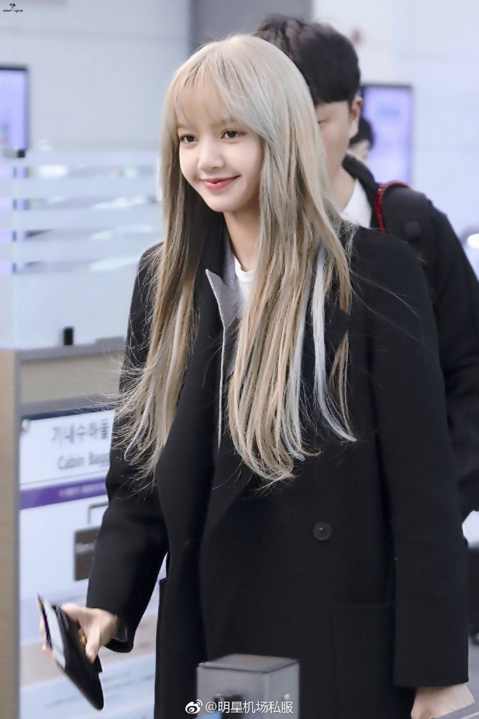 9是她!人间芭比lisa换新发色,网友:美貌不输子瑜