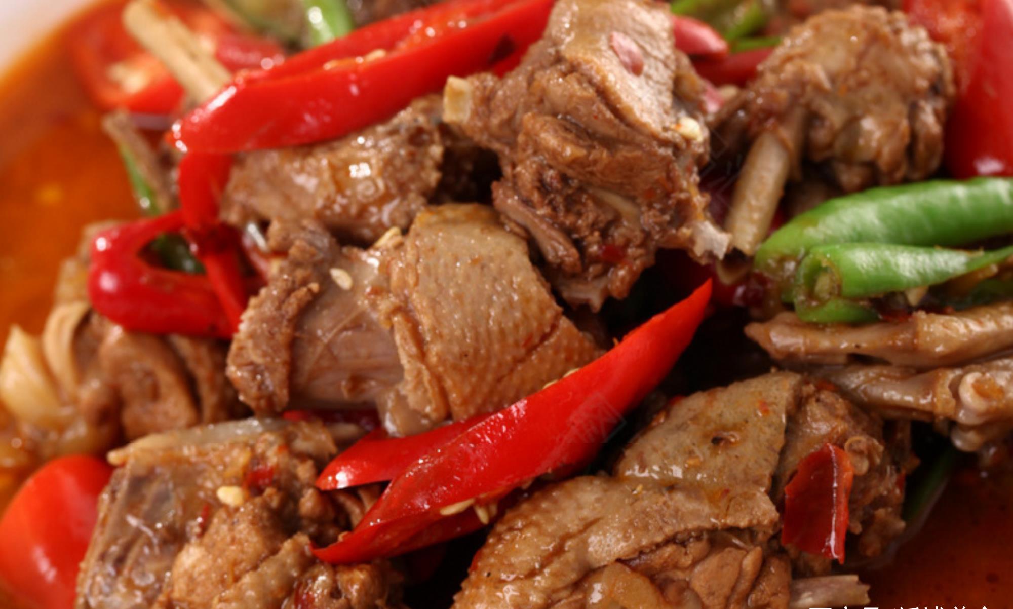 香味浓郁,咸鲜微辣的一道啤酒鸭,在冬日给自己一点微醺的奖励|鸭子|啤