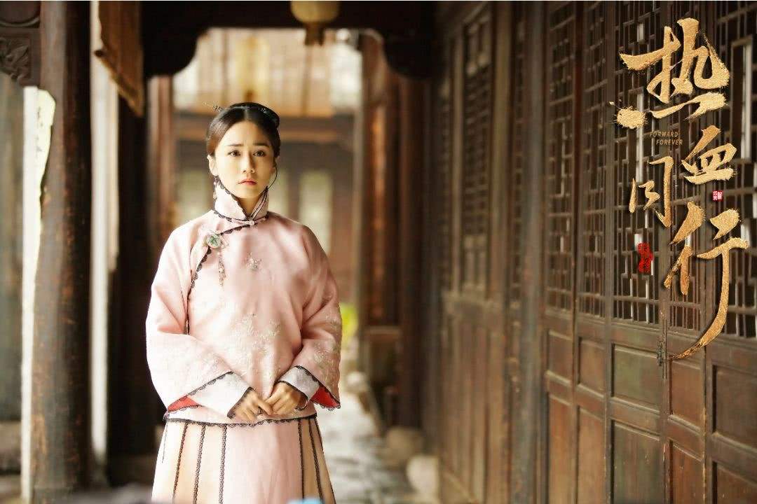 她是《热血同行》里不是女主胜似女主的芳儿,现实闪婚大15岁丈夫