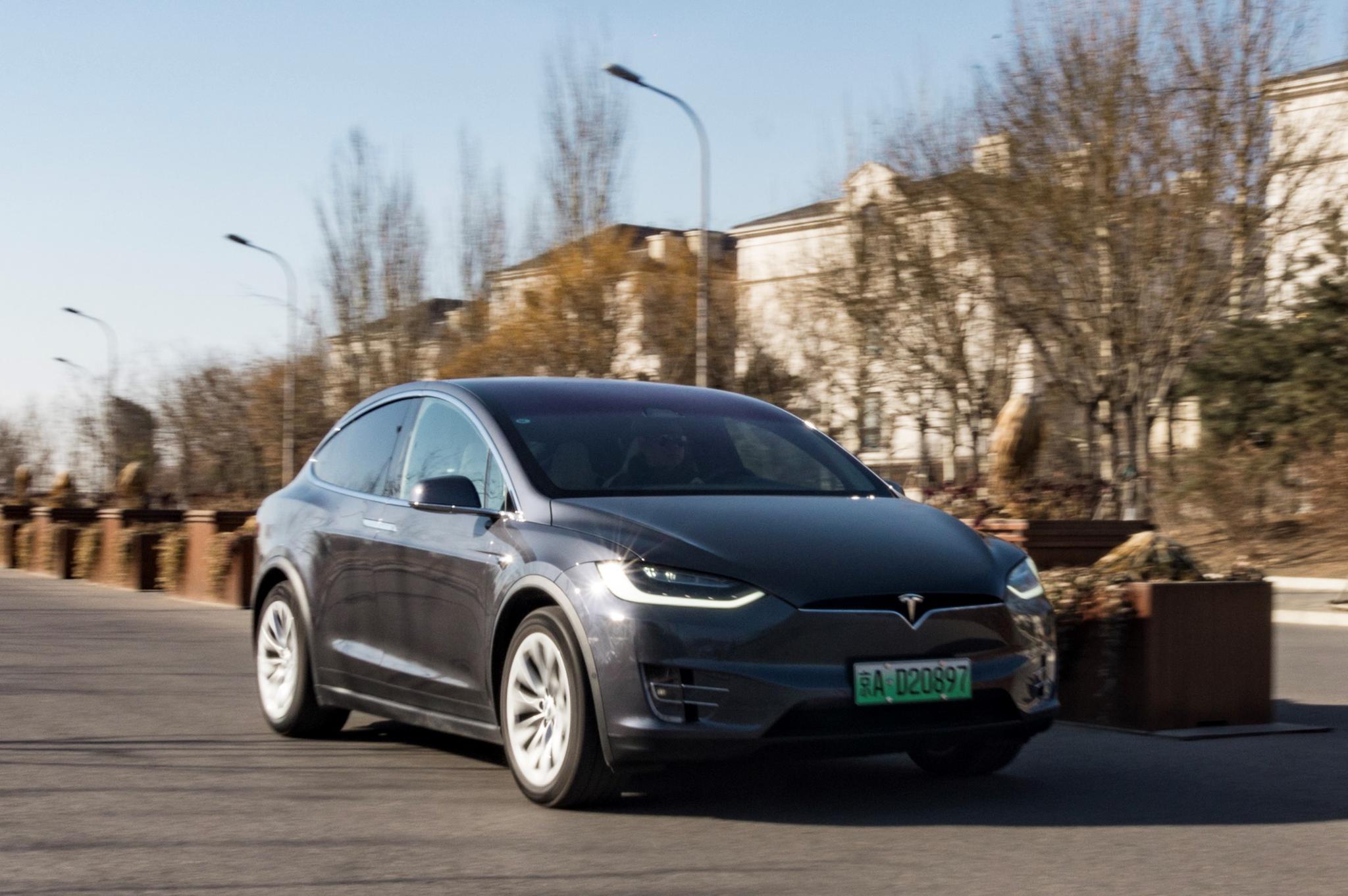 特斯拉model x 100d 科技便利为第一目的