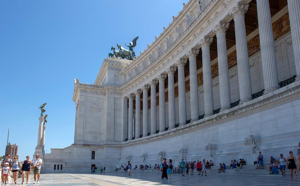 罗马这座白色大理石建筑,不受本地人待见,却成为了地标之一