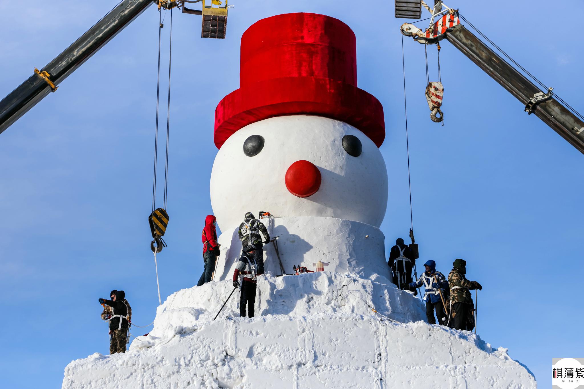 零下20度东北江面玩溜冰,不怕滑,20米高大雪人如"巨型蛋糕"