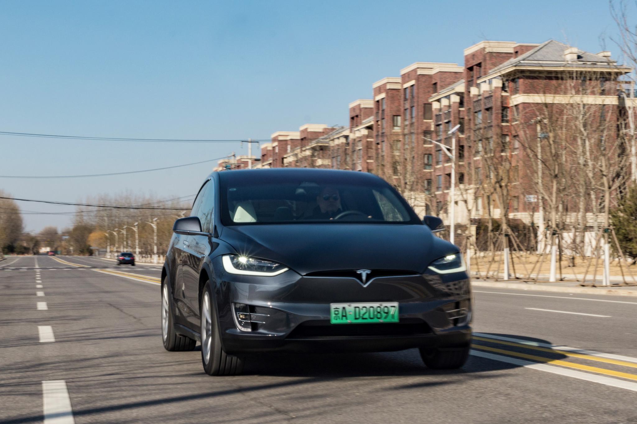 特斯拉model x 100d 科技便利为第一目的
