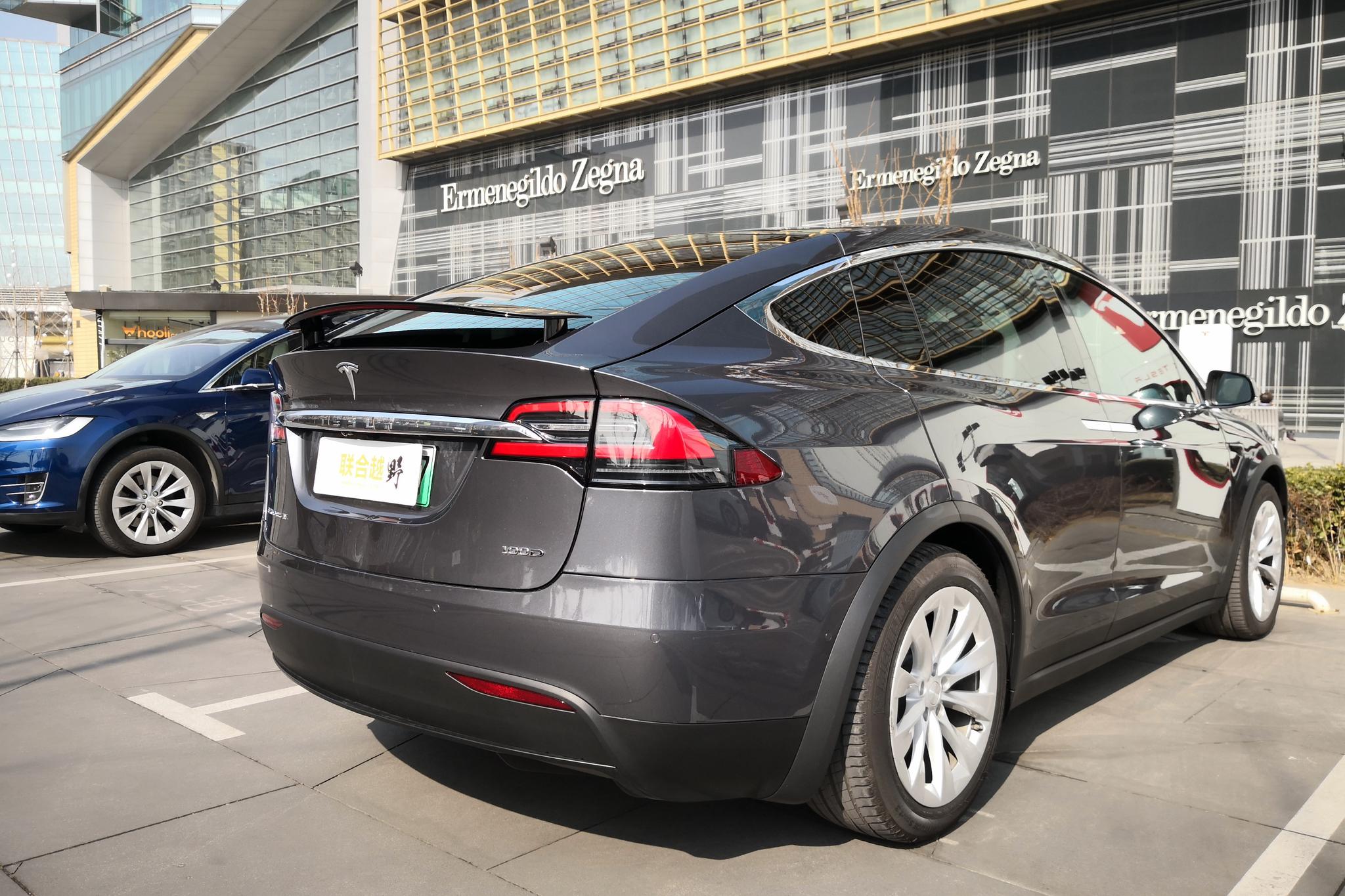 特斯拉model x 100d 科技便利为第一目的