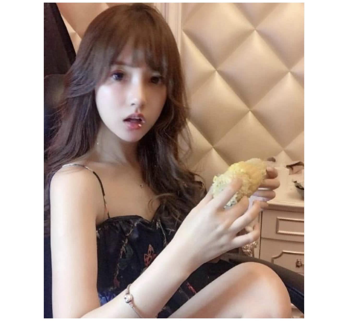 14岁女孩吃玉米成网红女神,坐拥百万粉丝,长期直播国外旅游!