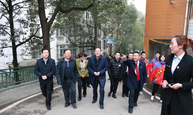 oppo老总陈明永回万源中学参与建校90周年成果展现活动