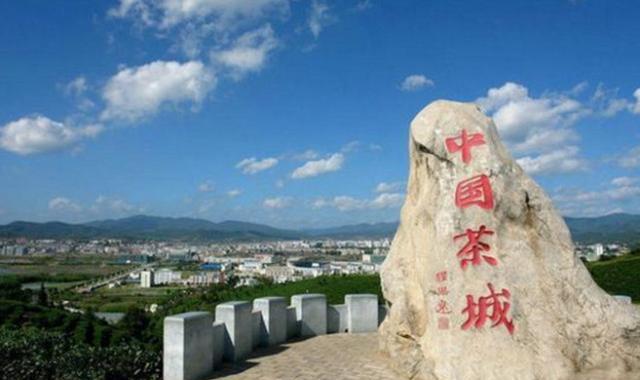 云南一地级市,用其下辖县名字命名,下辖县再改