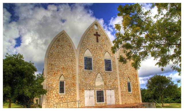 被富人捧贵的海岛:吃喝给小费,离境要交税,腰包不鼓没勇气上岸|安圭拉