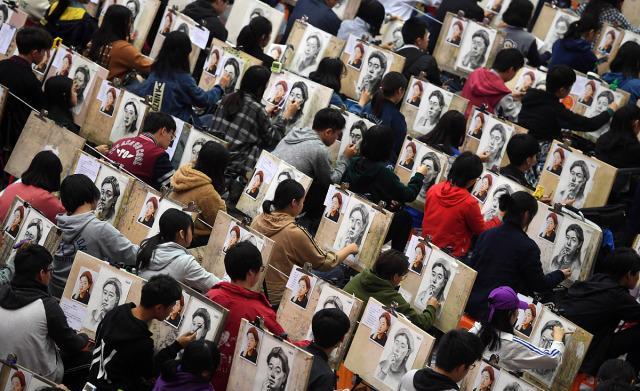 考试时间到的那刻,美术生如何"垂死挣扎"的?阅卷老师忍俊不禁