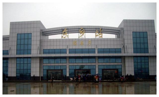 江西抚州市东乡火车站,默默地承载来往人流远行与归家的梦