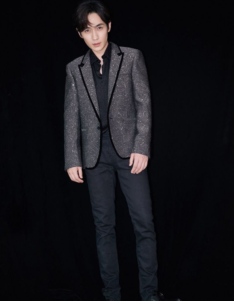 朱一龙:西装革履,温文尔雅,一位帅出天际的小哥哥!