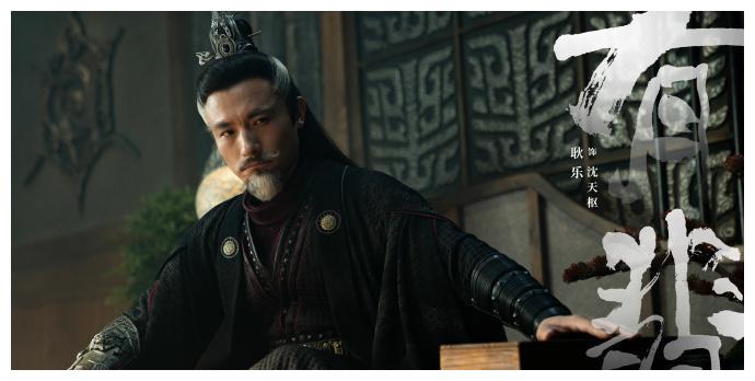 耿乐为电影《霸王别姬》中段小楼和程蝶衣的老师父配音.