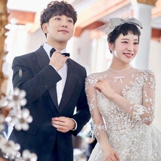 今日结婚MBLAQ GO&崔艺瑟在INS上传幸福的婚纱照