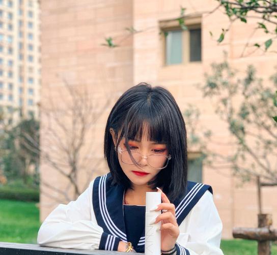 顾茜茜换新风格海军服果然谈恋爱让人温柔许多网友真香