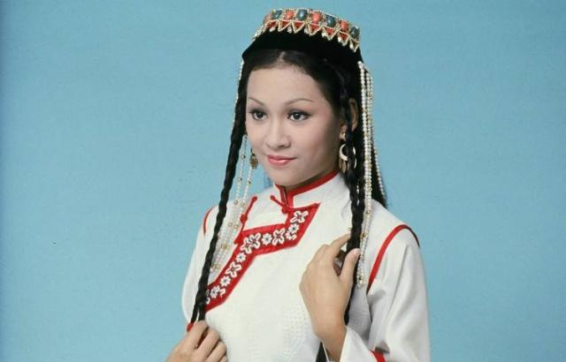 喀丝丽虽然有着惊为天人的性感和美貌,但是她的心智却只是一个未成年