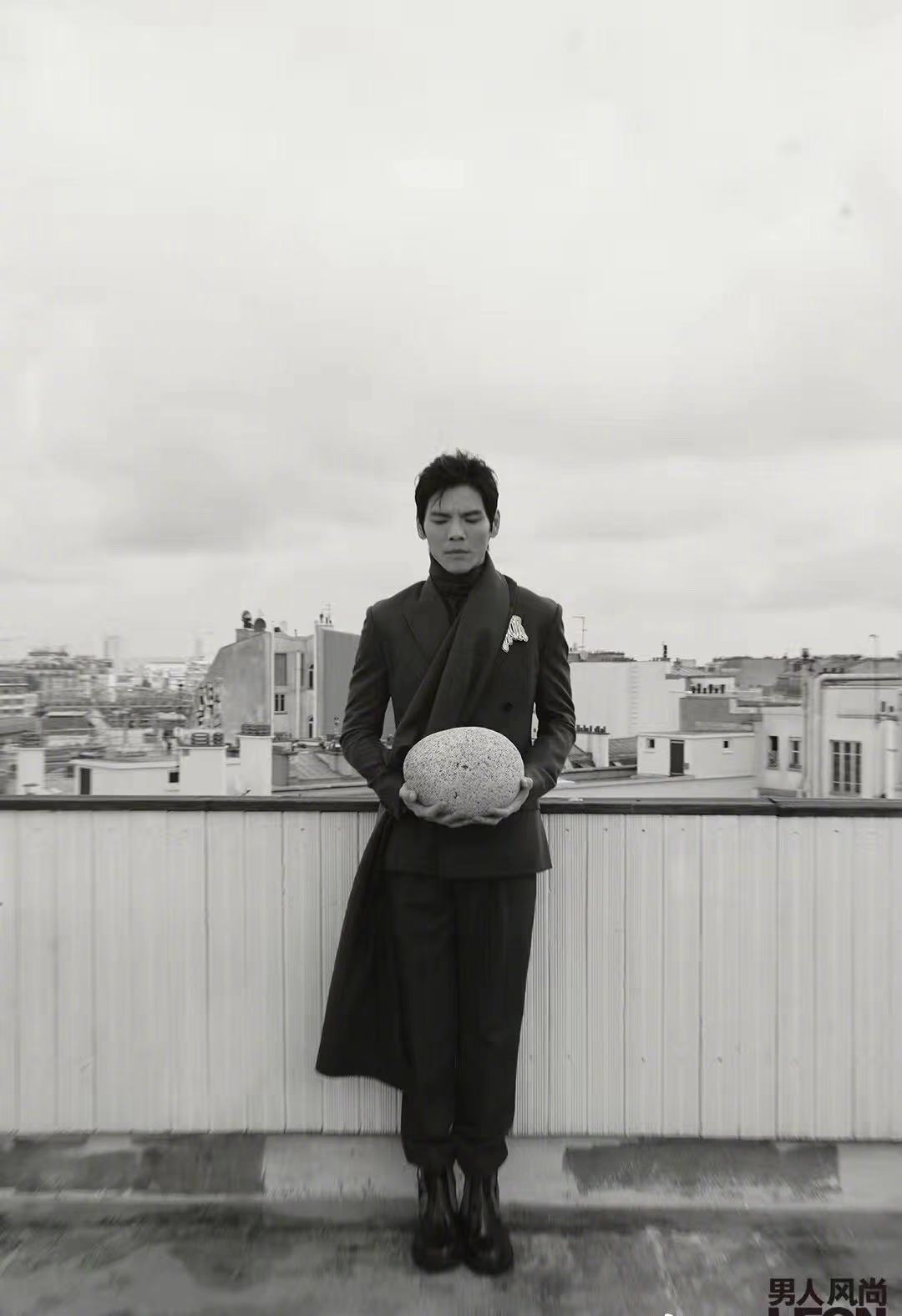 向佐究竟有多高?节目显示其身高187厘米,有人曝料才178厘米