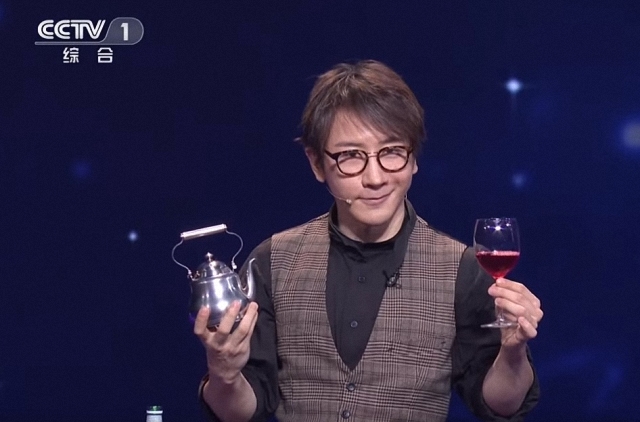 才知道刘谦春晚魔术只是备胎!原本的节目因太煽情被导演砍掉|魔壶_新浪娱乐_新浪新闻