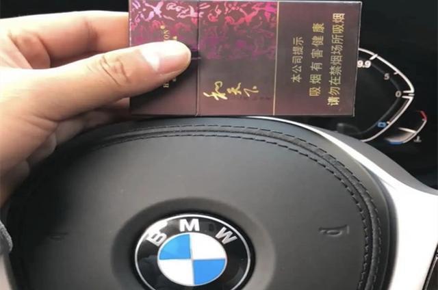 55万宝马5系停在车库落灰车主意外炫富网友这盒烟比车厉害